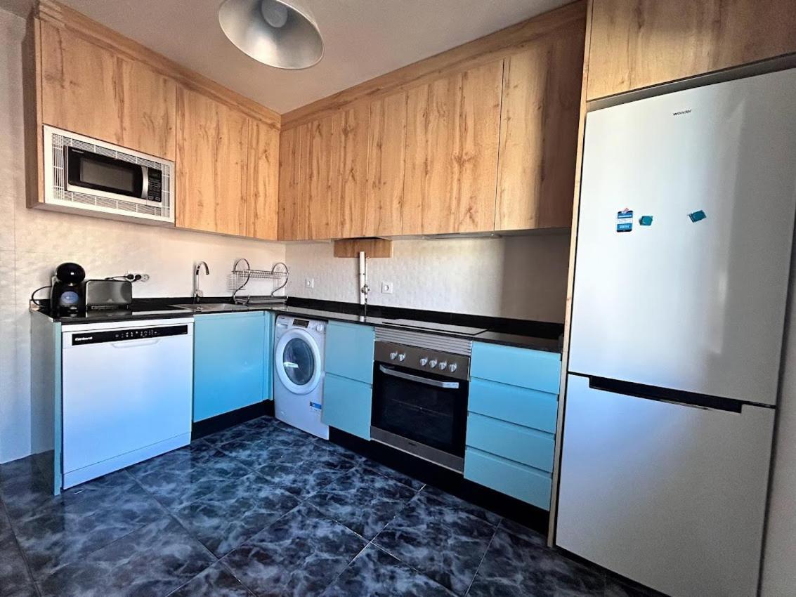 Appartement Nuevo Cerca Centro , Wifi Y Calefaccion à Oviede Extérieur photo
